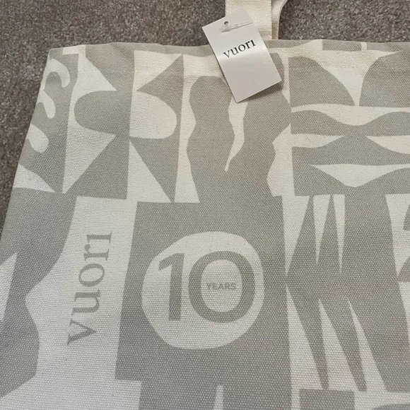 VUORI NWT Cream Tote Bag. Limited Edition “Celebrating a Decade”. - Picture 9 of 10
